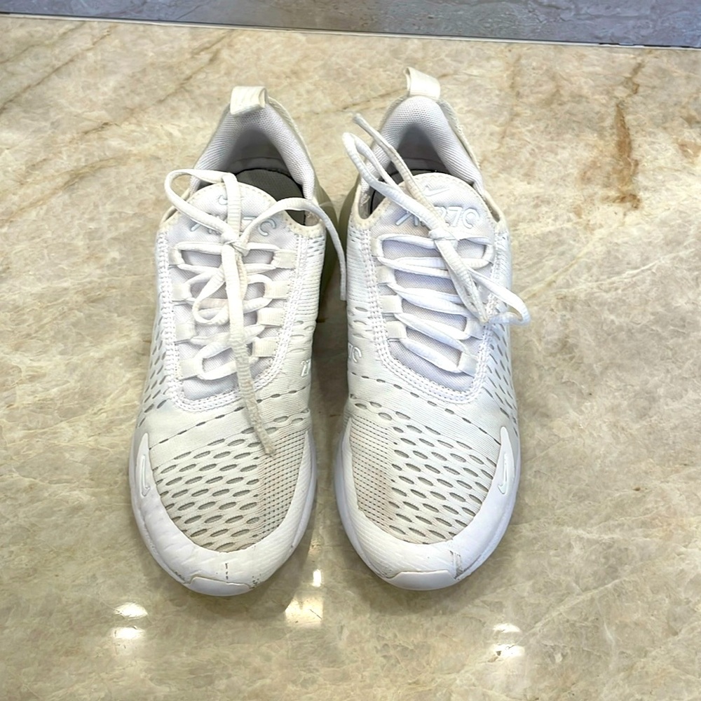 NIKE Air Max 270 Size 5.5